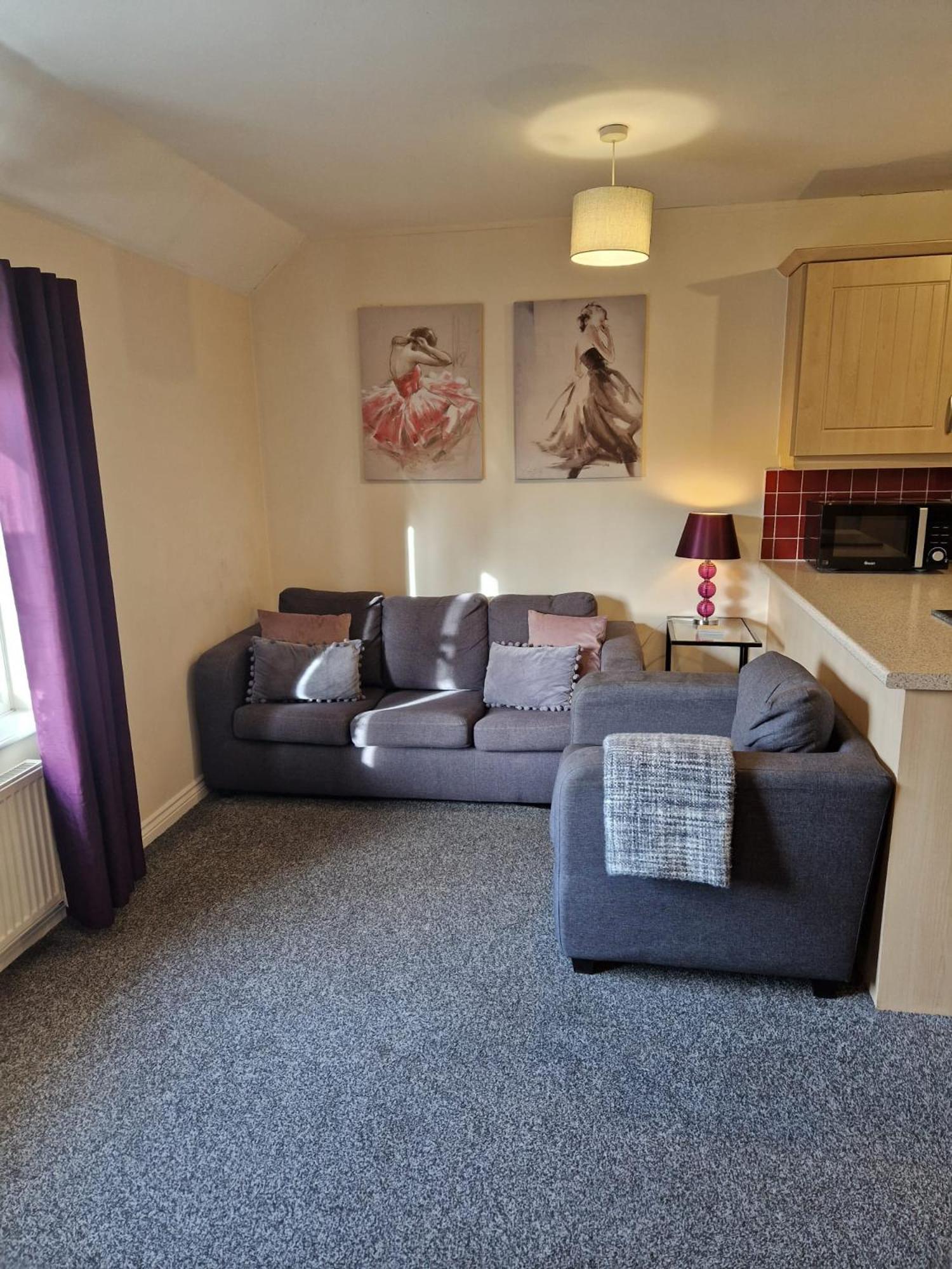 Hereford - Mayflower Coach House, Modern 2 Bedroom Property With Parking, Located South Of Hereford City, Suitable For Small Family, Couple Or Contractors - Sleeps Up To 5 Guests - Hosted By Rentmyhouse Exterior foto